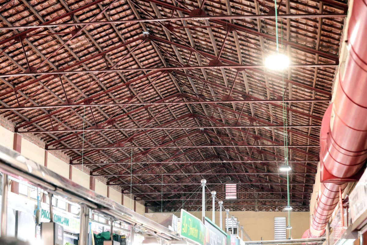 María José Catalá visita el mercado del Cabanyal