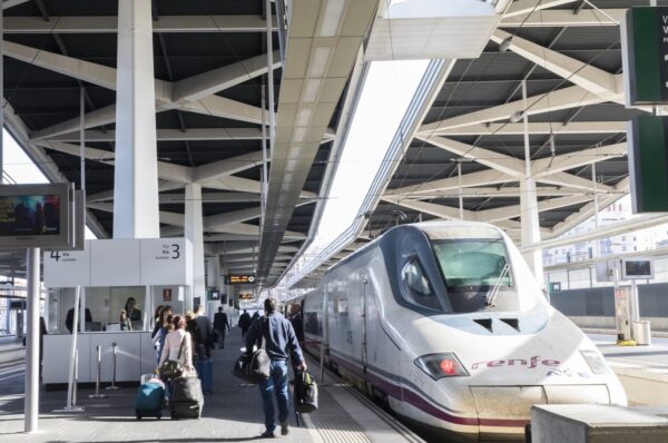 Renfe estación Joaquin Sorolla