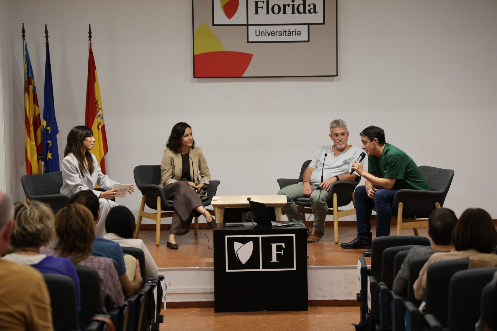 Catarroja acull la projecció d’un documental sobre la força del voluntariat després de la dana