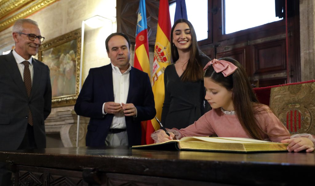 Pérez Llorca recepció Carmen Prades i Marta Mercader falleres majors de València