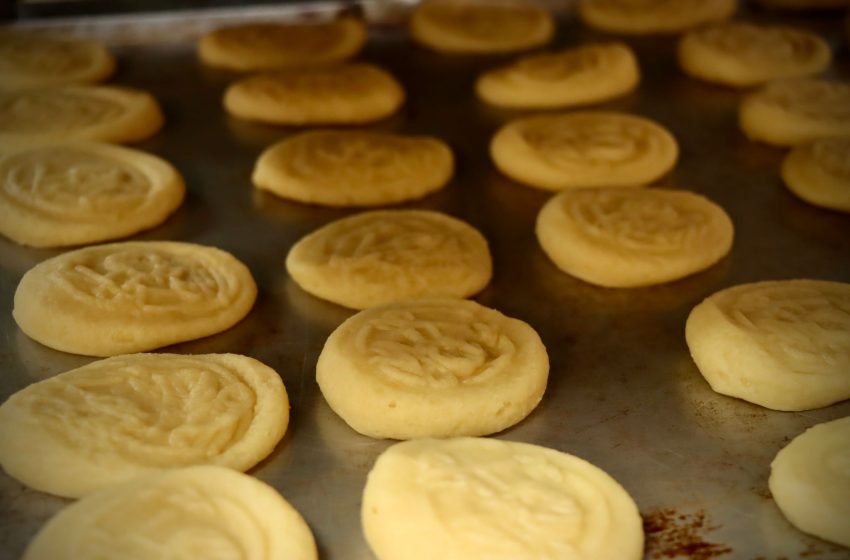  Torrent elabora els tradicionals ‘santblaiets’ per a la festivitat de Sant Blai del 3 de febrer