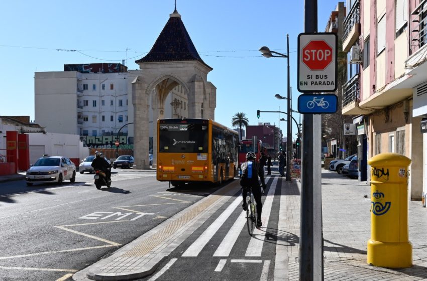  València posa en funcionament els carrils bici de Joaquín Navarro i part de Sant Vicent Màrtir