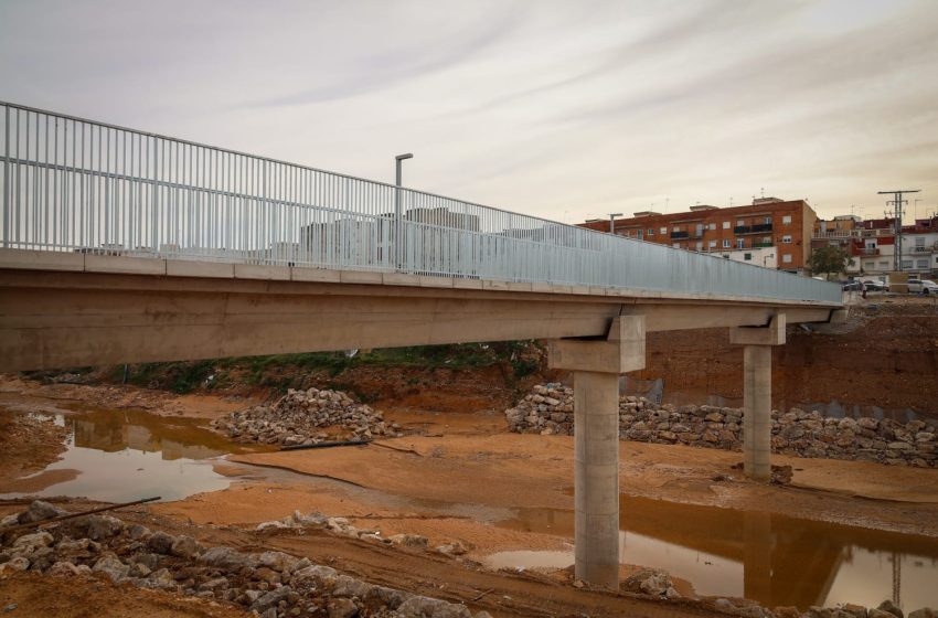  La nova passarel·la del CEIP Juan XXIII a Torrent entra en servici després de les vacances de Nadal