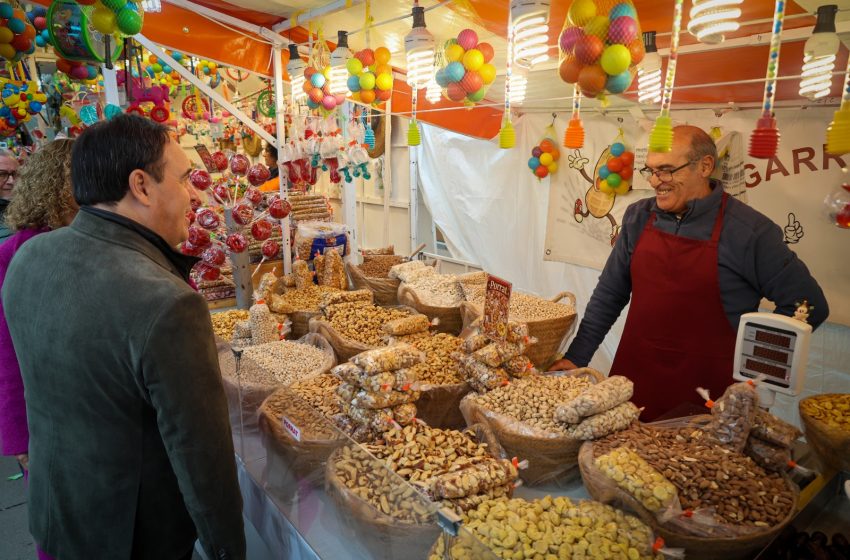  El porrat de Sant Blai i la Fira del Xocolate omplin el centre de Torrent de tradició i ambient festiu