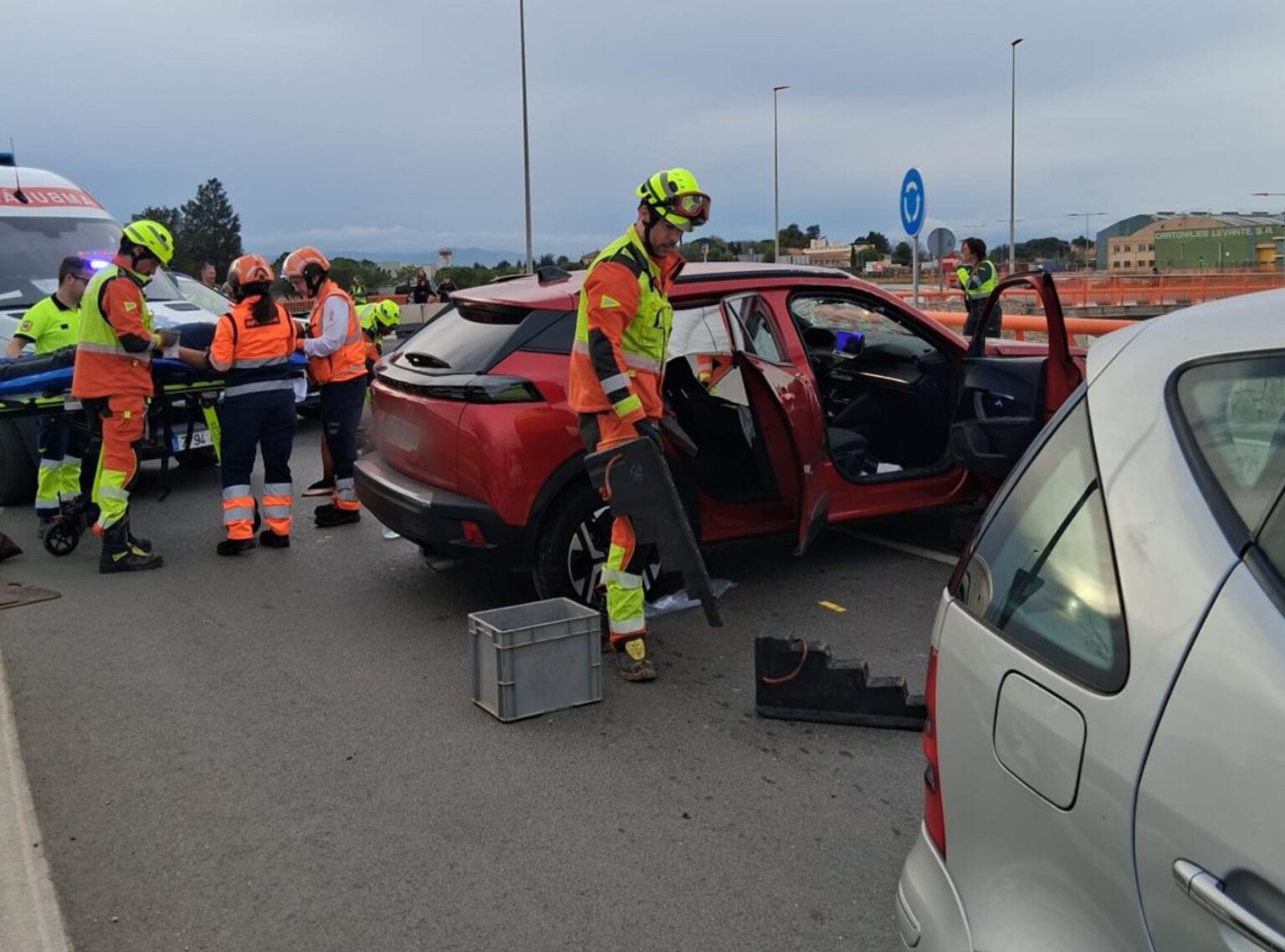 Accident a la CV-403 a Torrent amb un conductor excarcerat