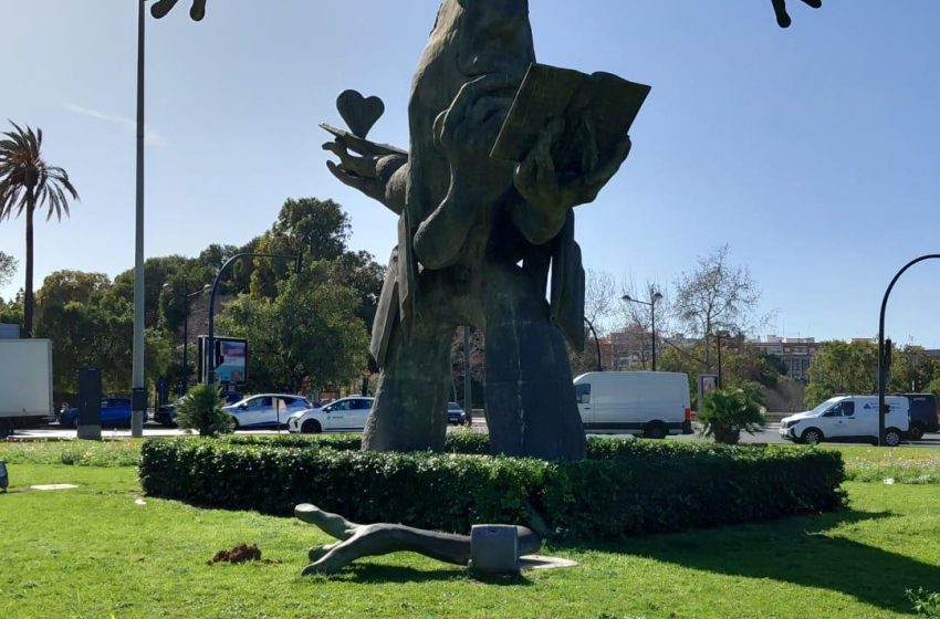  El fort vent provoca que l’escultura de Ripollés de València perda una mà