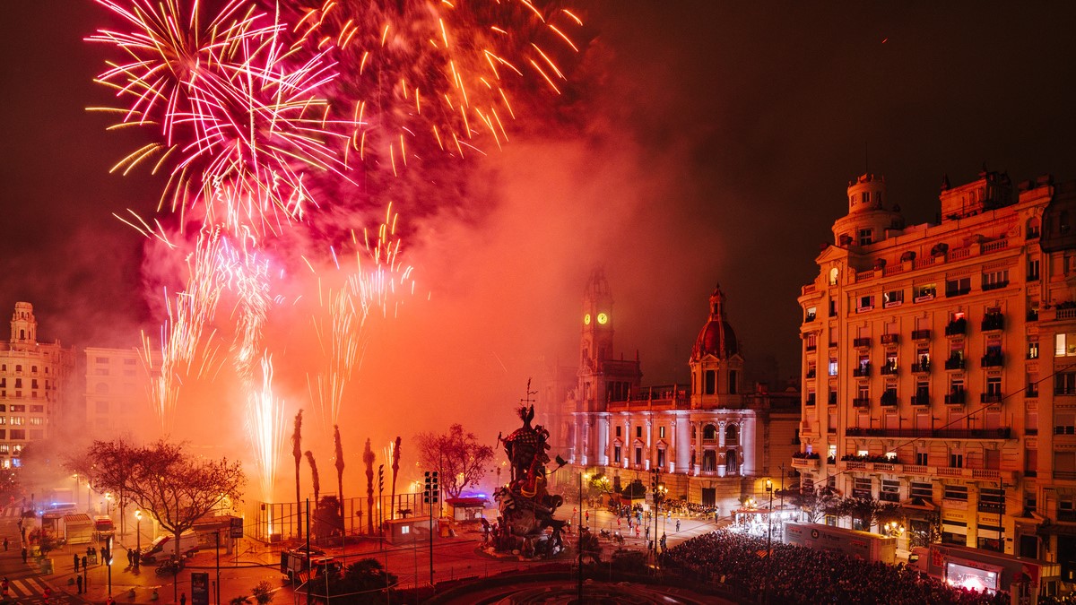 Imatge d'arxiu de l'Alba de les Falles. Foto de Microfilm-Rota