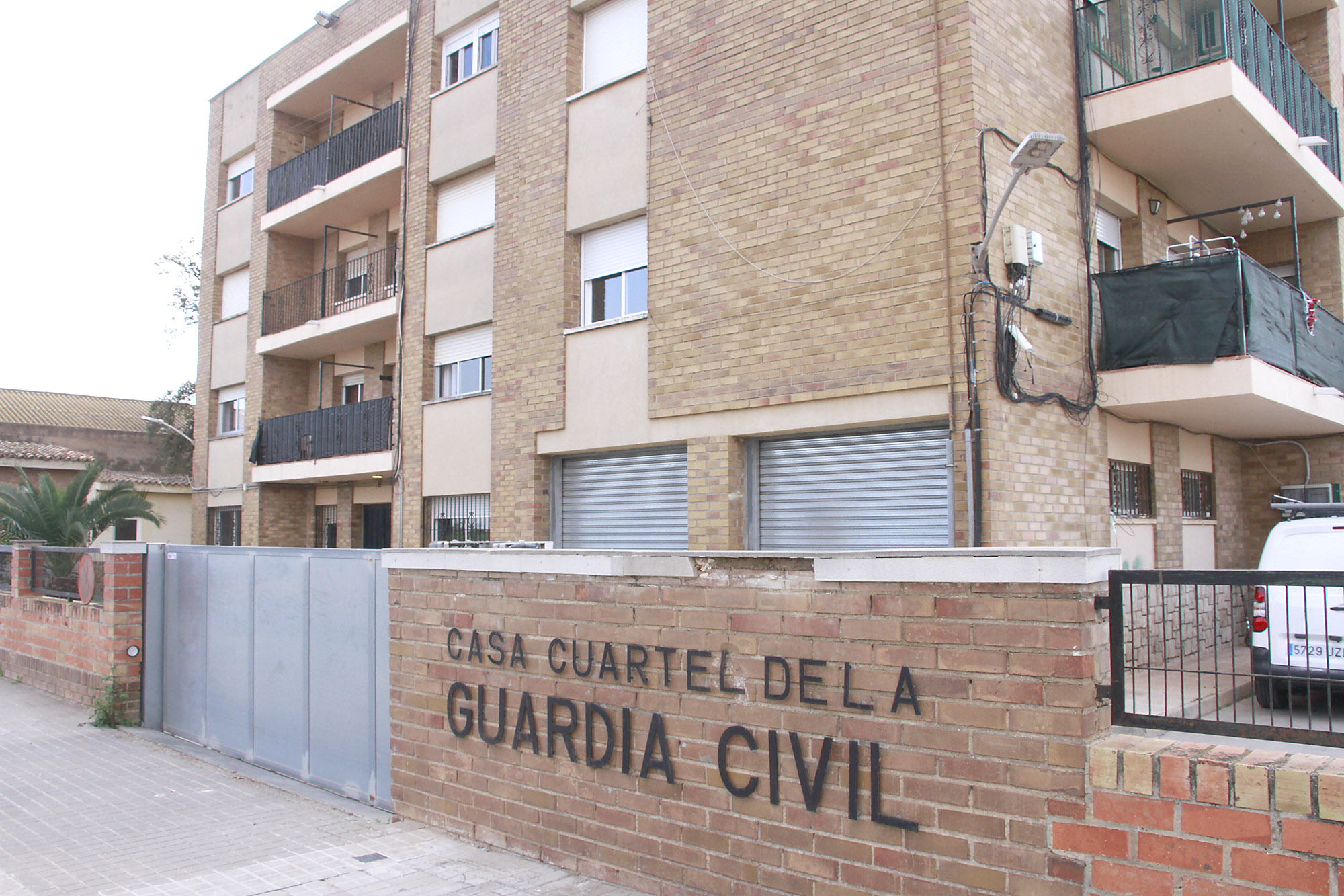 Noves finestres en la caserna de la Guàrdia Civil de  Puçol