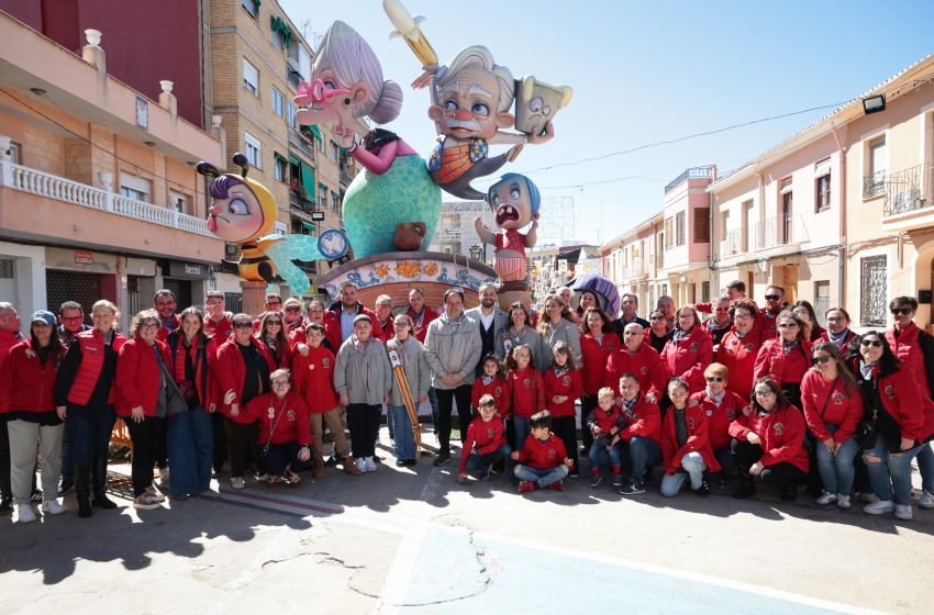  El president de la Generalitat, Juanfran Pérez Llorca, visita les falles d’Alcàsser i Algemesí