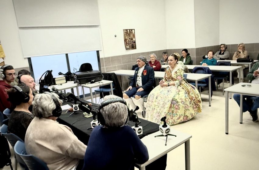  Els alumnes de l’escola d’adults de la Pobla de Farnals “volen suspendre”