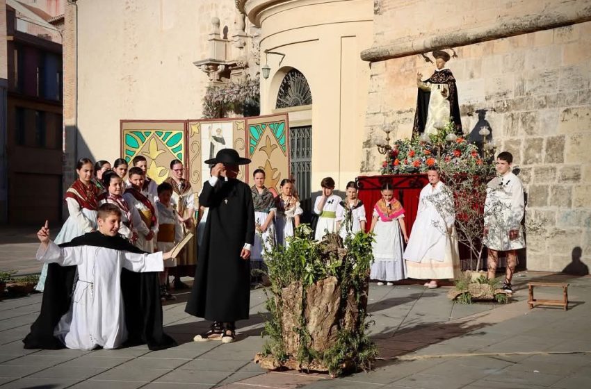 El Grup de Ball de Torrent reviu els miracles de Sant Vicent Ferrer