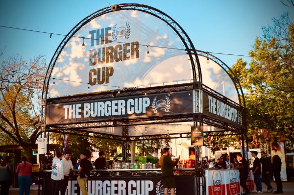 The Burger Cup ompli de sabor i ambient el Parc Central de Torrent