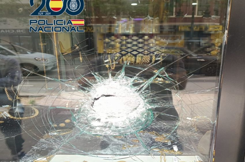  Dos detinguts a València per robar en una joieria i fugir en una motocicleta sostreta