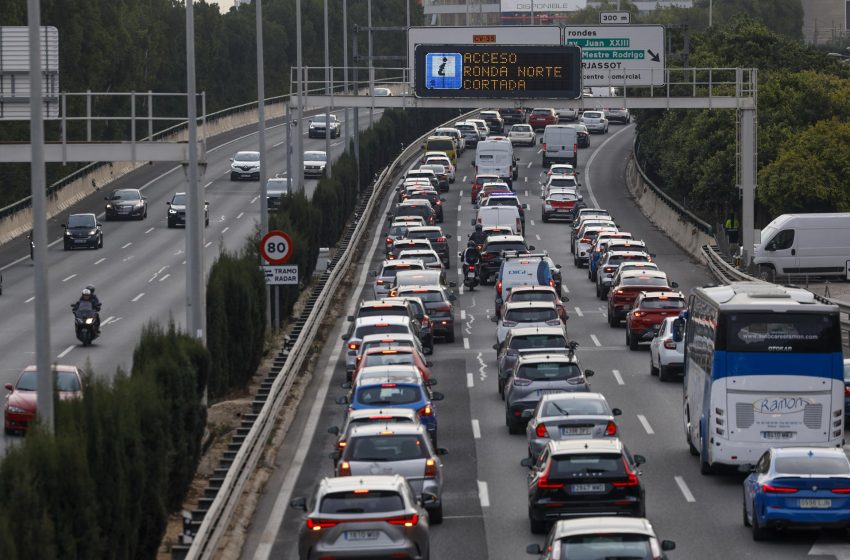  Un accident genera retencions en la V-31 a l’altura de Sedaví i dificulta l’accés a València