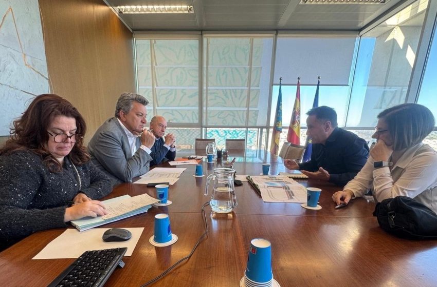  Foios i Generalitat treballaràn en una solució “viable i profitosa” per a la supressió del pas a nivell entre Foios i Meliana