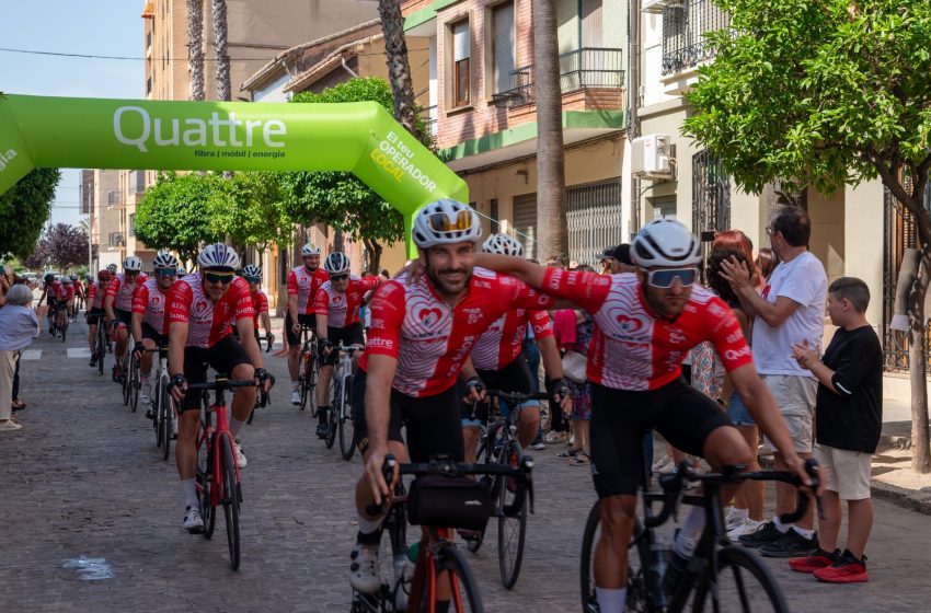  Foios es bolca en una pedalada solidària de 24 hores contra el càncer de mama metastàtic