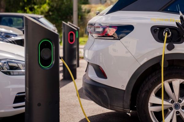 Burjassot modernitza i amplia fins a 14 els punts de recàrrega per a vehicles elèctrics
