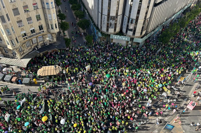  El 89% dels participants en la primera enquesta de NostresNotícies.es aposta per continuar la vaga educativa