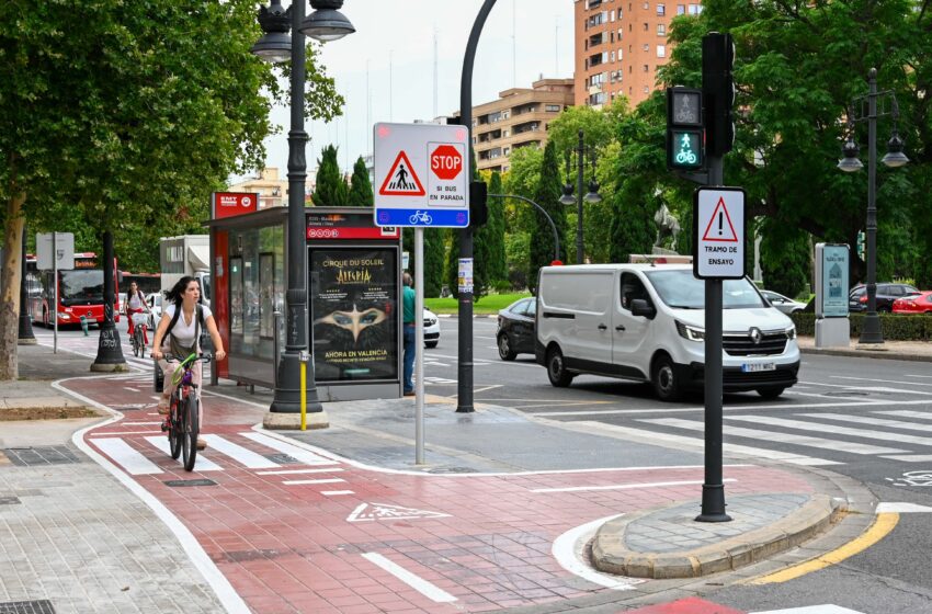  València millora la seguretat viària en la parada EMT Blasco Ibáñez-Cronista Almela i Vives