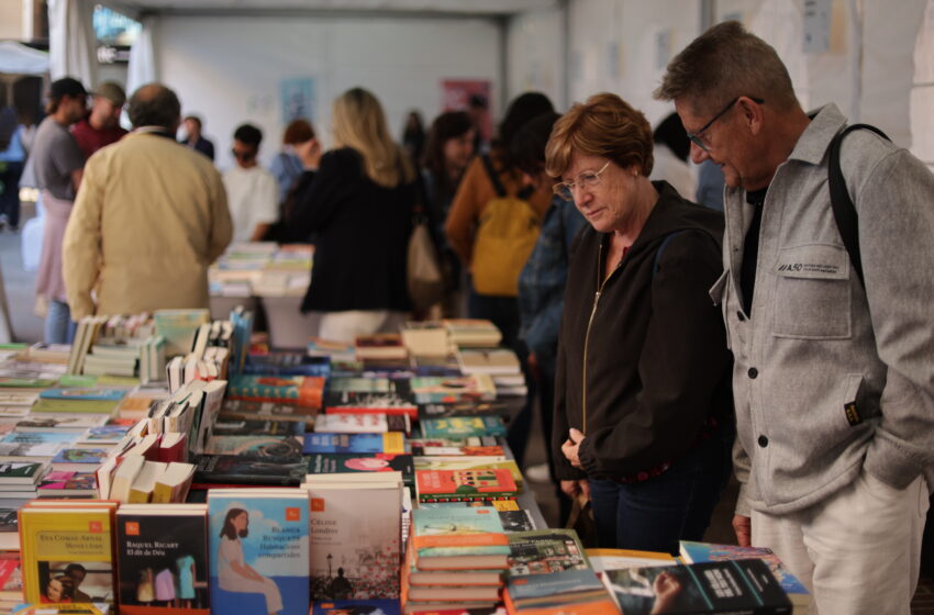  La Plaça del Llibre arriba a Catarroja per reivindicar la lectura com a eina de reconstrucció de la DANA