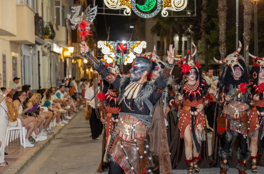  Les festes majors de Benetússer retran homenatge a 45 anys d’història de Moros i Cristians
