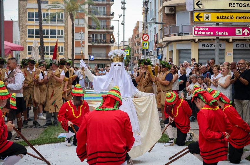  Torrent celebra els 40 anys de la Cavalcada del Corpus amb una exposició a l’Antic Mercat