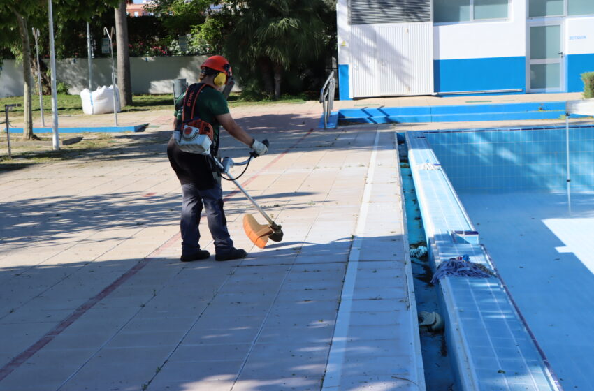 Burjassot posa a punt la piscina d’estiu que enguany comptarà amb una zona d’hamaques