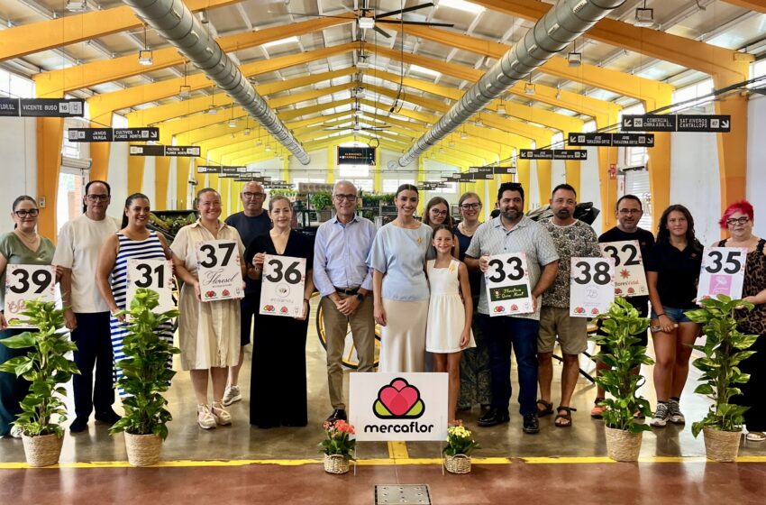  9 calesses de flor natural prenen forma a Mercavalencia per a la Batalla de Flors