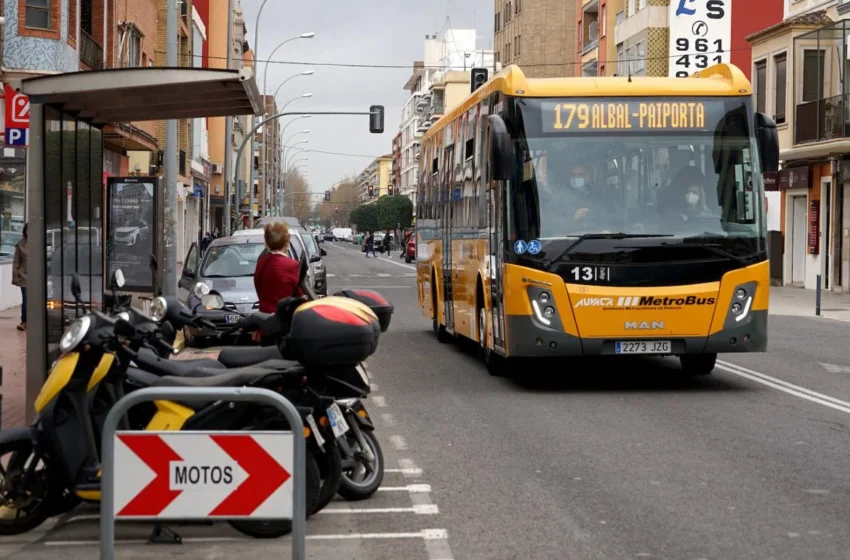  El servei gratuït d’autobús des de Paiporta a a la platja de Pinedo arranca el 24 de juliol
