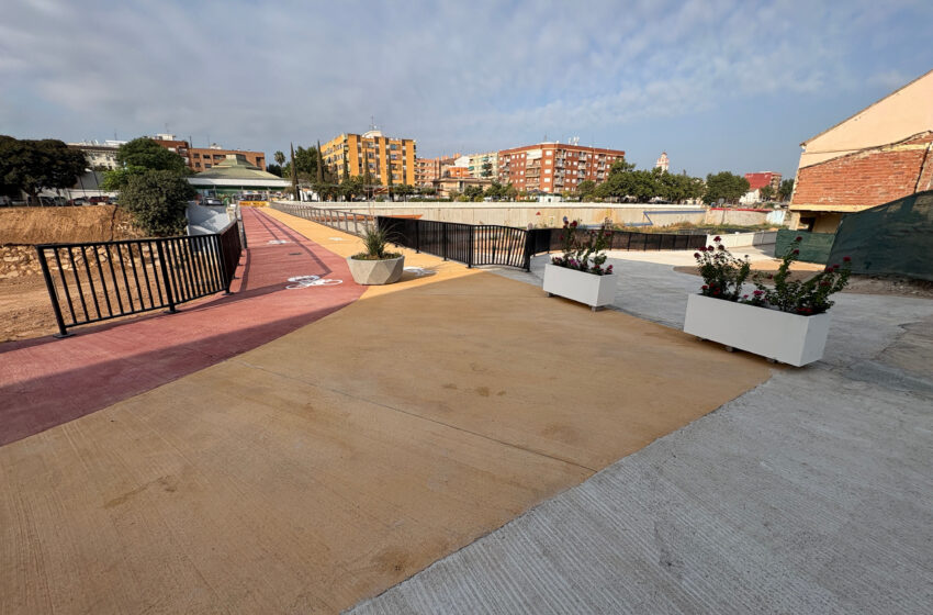  La nova passarel·la del Mercat de Picanya ja connecta de nou les dos parts del barranc