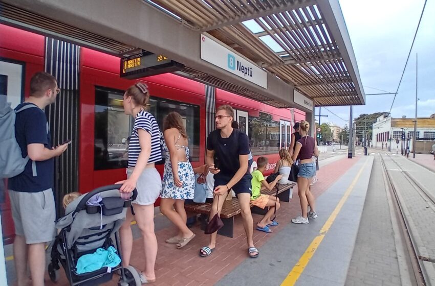  Metrovalencia incrementa les places disponibles per al desplaçament fins a les parades de la platja per l’eclipsi