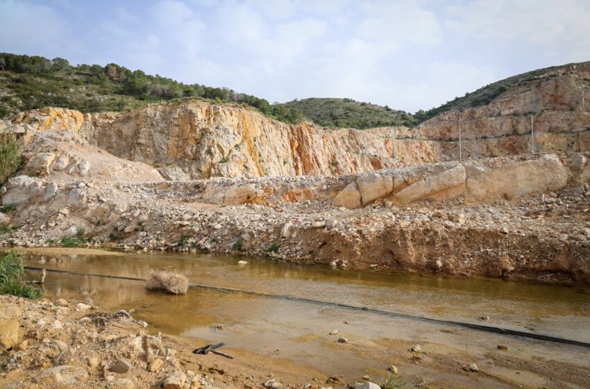  Torrent activa la restauració ambiental de la pedrera de la Serra Perenxisa