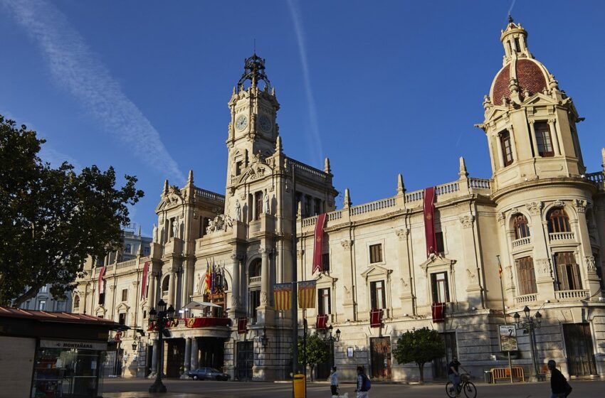  València proposa distinguir com a fills adoptius els futbolistes valencians Ferran Torres i Alejandro Grimaldo