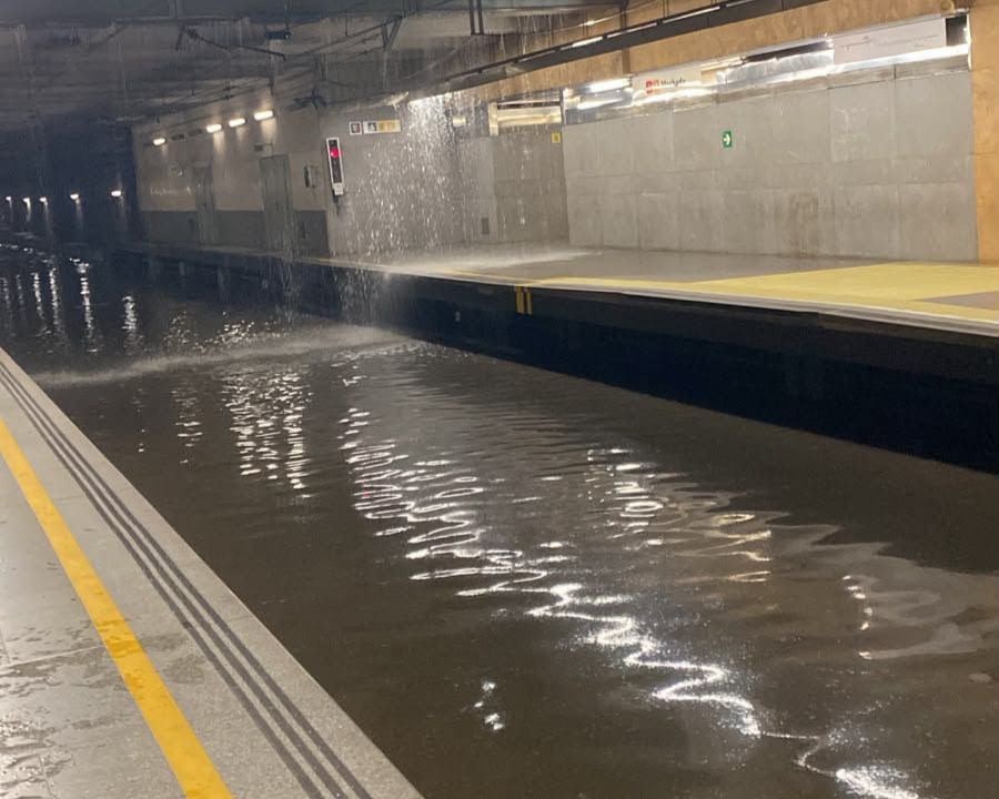 Metrovalencia estació Machado pluja 