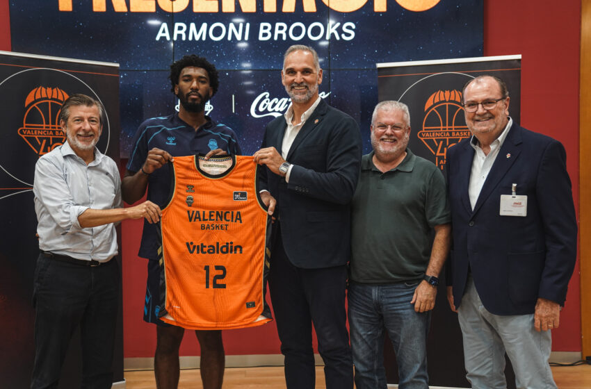  Armoni Brooks, presentat com a nou jugador del Valencia Basket