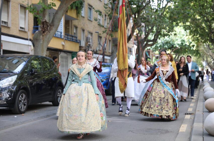  Quart de Poblet ja custòdia la Senyera de l’Agrupació Falles Túria després del seu trasllat des de Xirivella