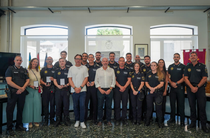  Massanassa reconeix a 9 agents de la Policia Local per la seua actuació durant la DANA