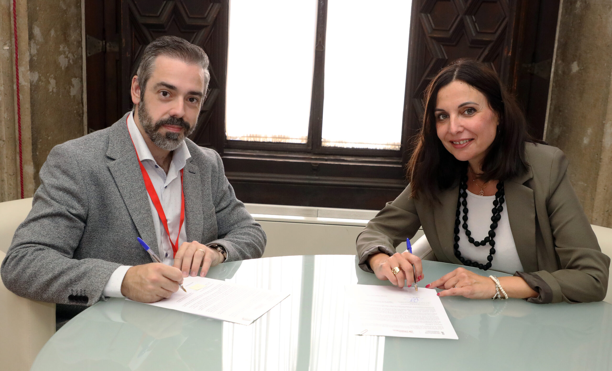 Mitjans i Generalitat acord colaboració