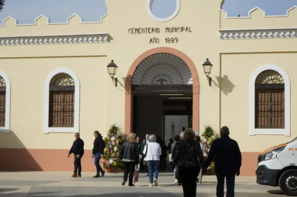 Catarroja prepara el cementeri per a Tots Sants