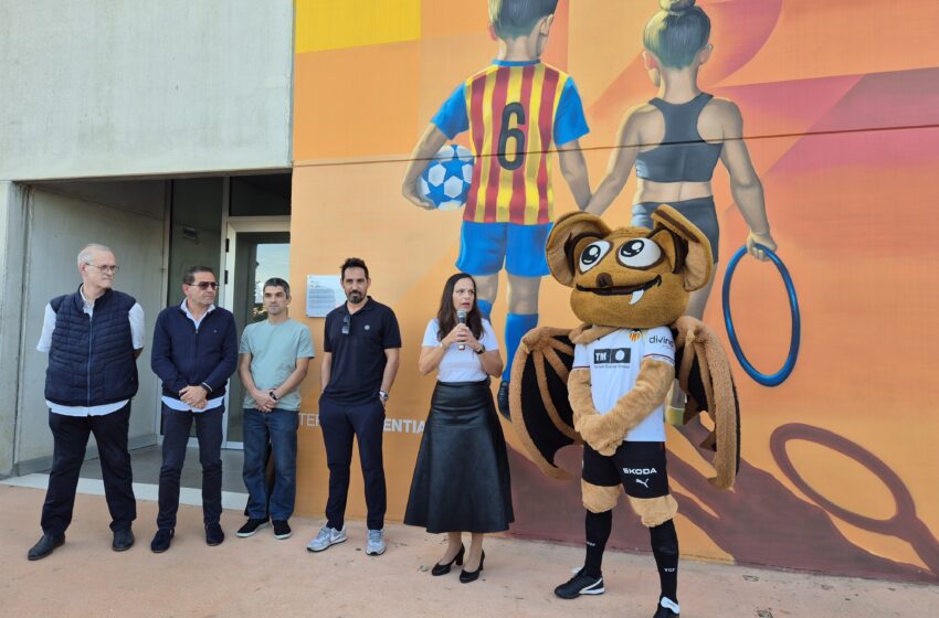  Javi Home plasma el sentiment valencianista en un mural del poliesportiu de Sedaví