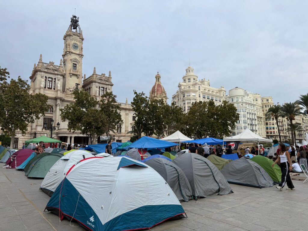acampada plaça ajuntament valencia