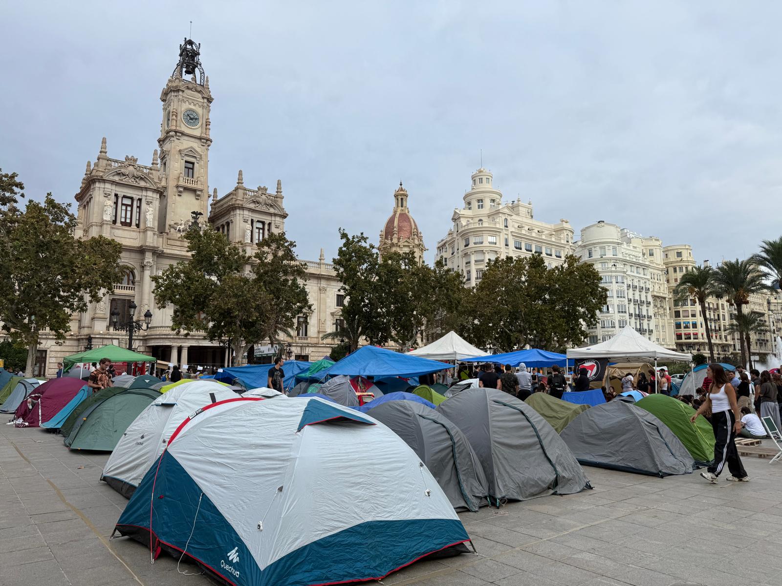acampada plaça ajuntament valencia