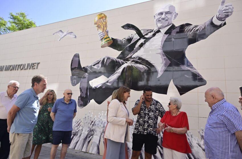  El seleccionador Luis de la Fuente visita este 9 d’Octubre el mural que li dedica València